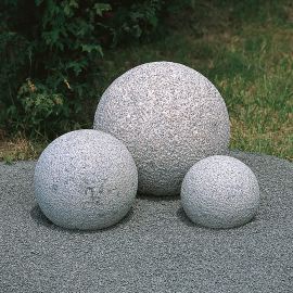 Sphère granit grisbouchardé - pierre naturelle