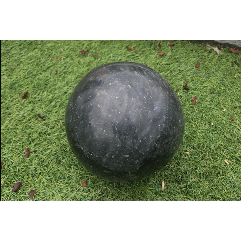 Sphère granit noir - pierre naturelle